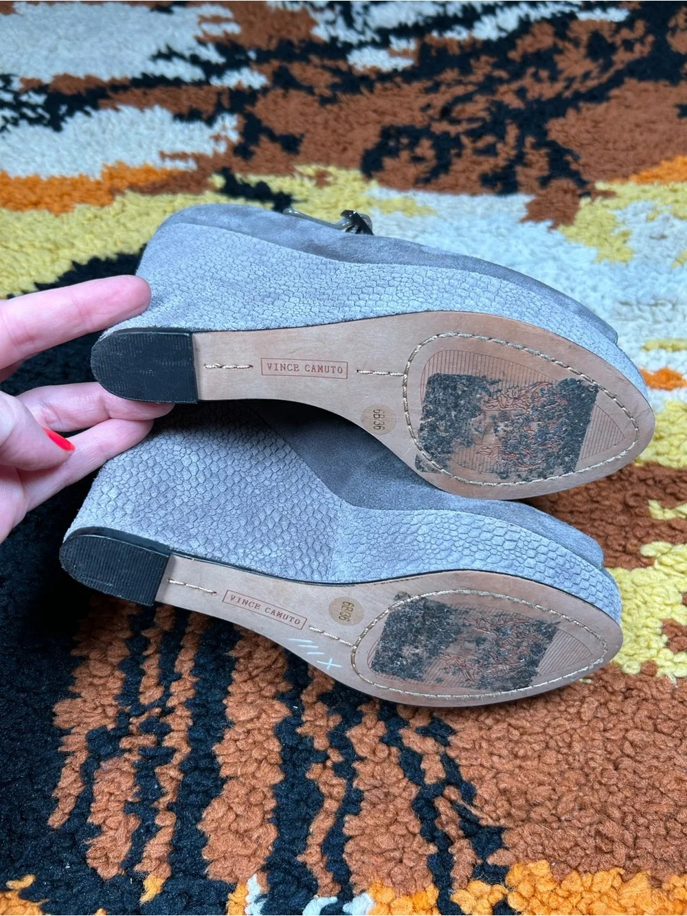 Killer, VINCE CAMUTO, Dicicco t strap wedges!!